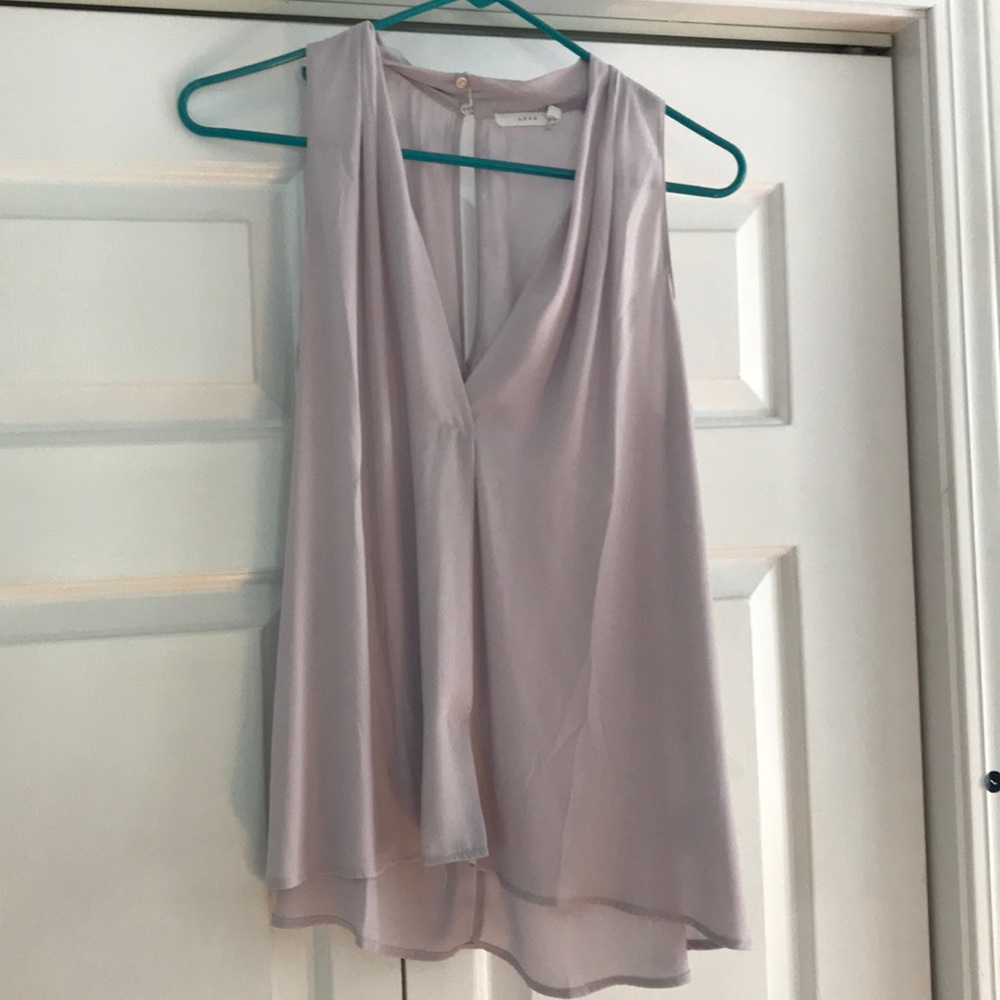 Women’s sleeveless top M
